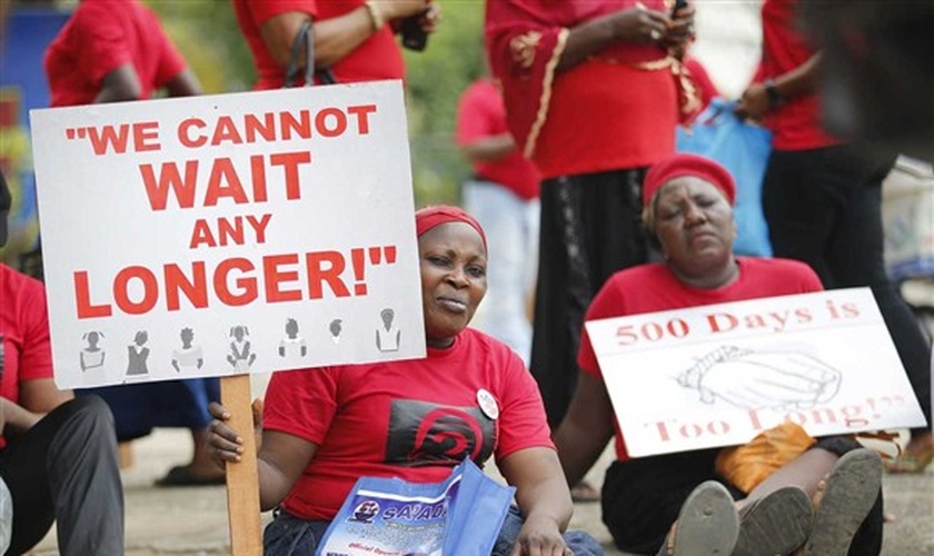 Em abril de 2014, cerca de 300 estudantes foram raptadas pelos extremistas em Chibok. (Foto: Reprodução).