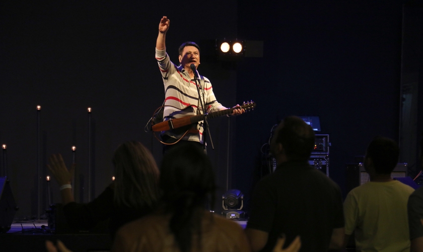 Pastor Massao Suguihara durante a Conferência de Intercessão e Adoração "O Som da Noiva". (Foto: Guiame/ Marcos Paulo Corrêa)