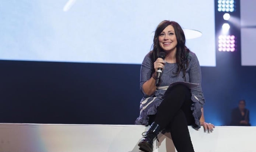 A artista cristã de 35 anos falou na conferência “Pink Impact” da Gateway Church em Southlake, Texas. (Foto: Reprodução / Instagram).