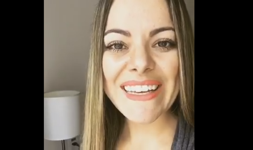 A cantora ainda agradeceu a classe cristã por acreditar na imutável palavra de Deus. (Foto: Reprodução / Facebook).