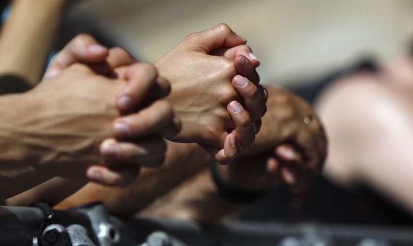 Líderes cristãos estão encorajando as pessoas a iniciar um protesto pacífico de oração. (Foto: Reuters)