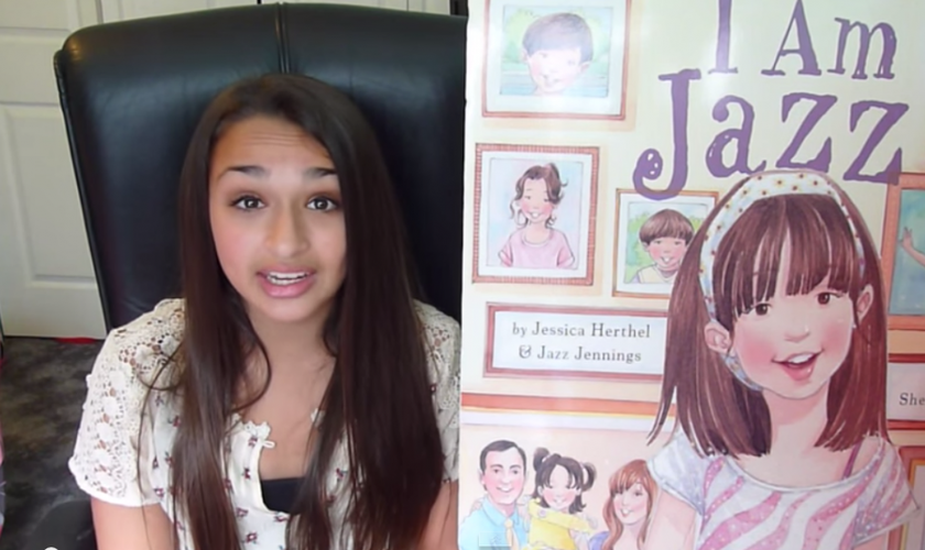 Jazz Jennings é uma adolescente que se declara transgênero e chegou a lançar um livro com sua biografia. (Imagem: Youtube / Reprodução de tela)