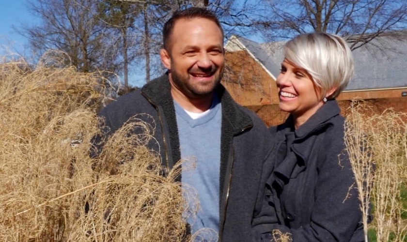 Chad Robichaux e sua esposa atualmente trabalham dando apoio a veteranos de guerra e compartilhando a mensagem do Evangelho entre eles, ajudando a combater o suicídio, que assola grande parte dos militares aposentados. (Foto: CBN)