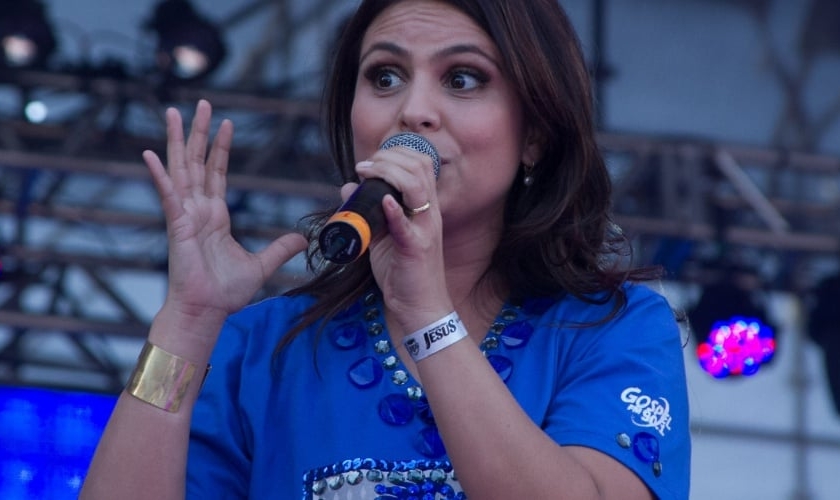 Sucesso da música gospel, Aline Barros é uma das participações musicais aguardadas para esta edição da Marcha para Jesus, em 2016. (Foto: UOL)