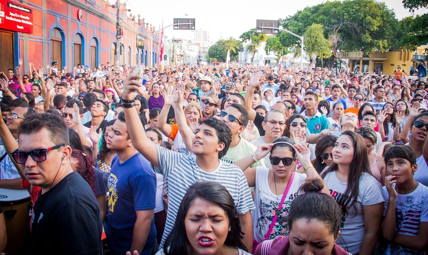 A caminhada conta com paradas para orações em lugares específicos. (Foto: Alexandre Lutz).