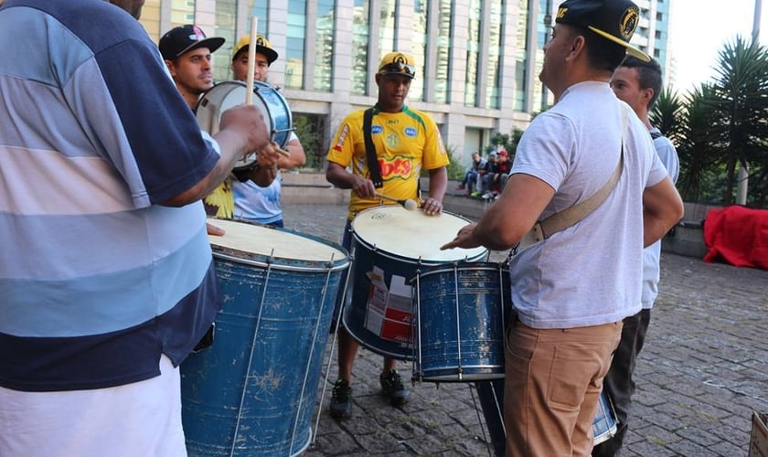 O grupo “Nação de Jesus Cristo” realizou um evangelismo no local onde aconteceria a Marcha Para Satanás. (Foto: Reprodução/Facebook)