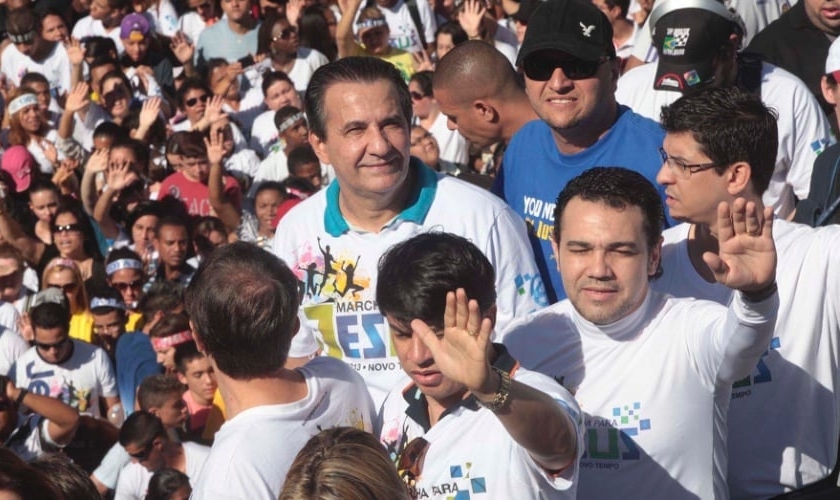 Pastor Silas Malafaia e Marcos Feliciano durante a Marcha Para Jesus, em 2013. (Foto: Rogério Cassimiro/UOL)