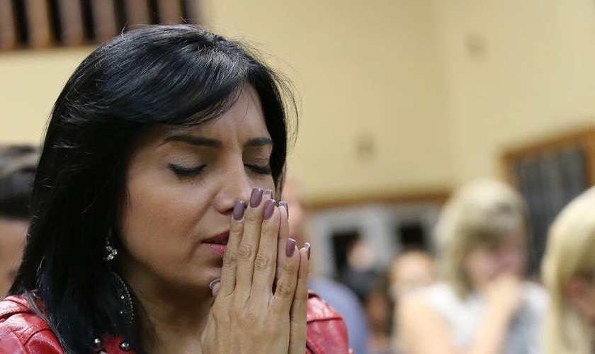 Eyshila tem expressado sua gratidão pela corrente de oração que amigos e internautas têm mobilizado em favor de seu filho, Matheus. (Foto: Facebook)