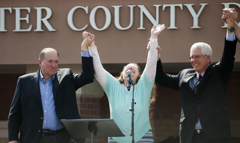 Kim Davis chegou a ser homenageada por seu posicionamento. (Foto: IB Times)