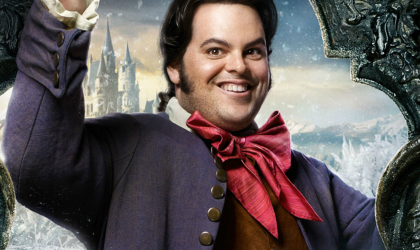 LeFou, interpretado por Josh Gad, é criado de Gaston, o personagem rejeitado por Bela. (Foto: Reprodução).