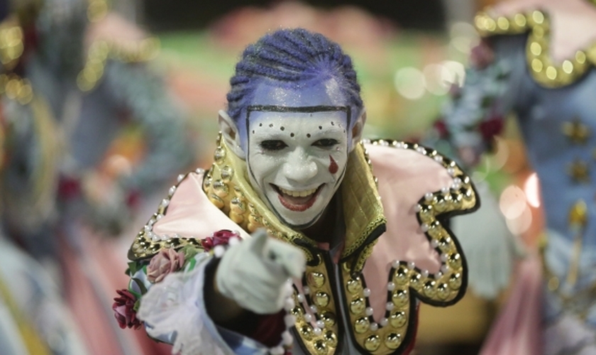 Escola de Samba Estação Primeira de Mangueira homenageou orixás e santos em seu desfile. (Foto: G1)