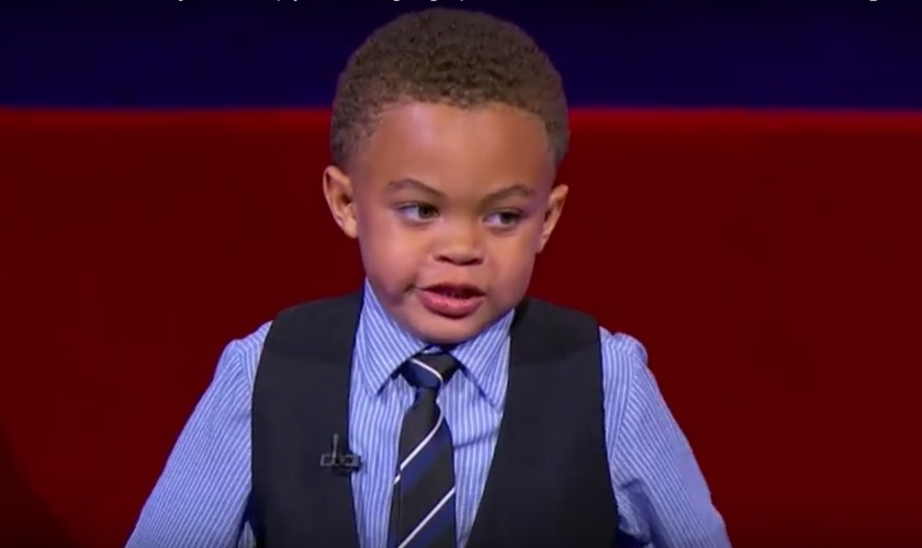 Caleb Tyler liderou momento de louvor no programa "Little Big Shots". (Imagem: Youtube)