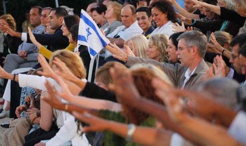 Evangélicos em momento de oração por Israel, em Jerusalém. (Foto: Tomer Appelbaum)