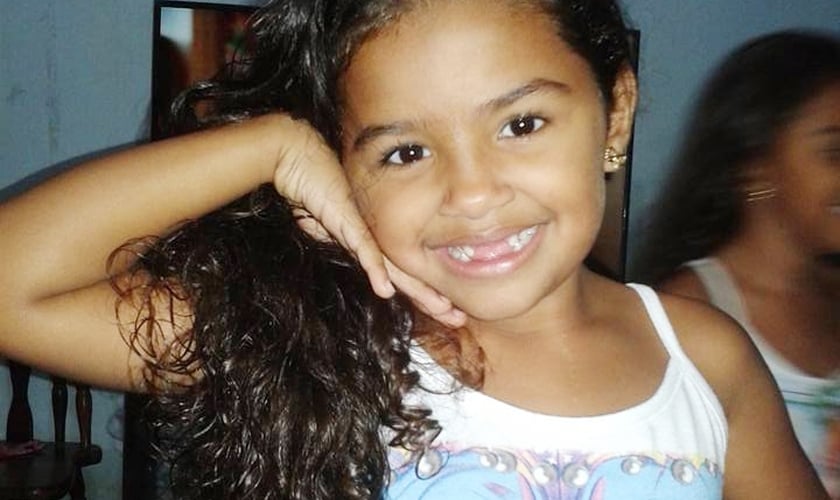 Resultado de imagem para Menina é curada da leucemia após ver Jesus em seu quarto, no Rio