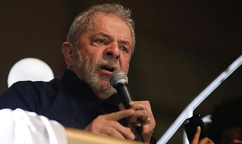 Lula está sendo investigado por tentar atrapalhar as investigações da Operação Lava Jato. (Foto: Folha de S. Paulo)