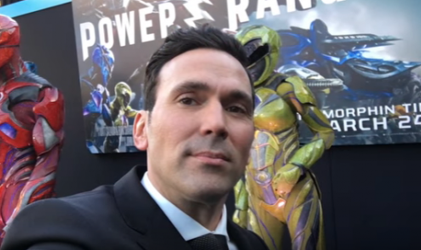 Jason David Frank ficou famoso por fazer o papel dos rangers verde e branco na série infantil 'Power Rangers'. (Imagem: Youtube)