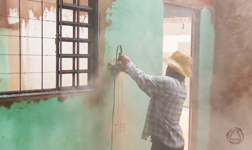 Cristãos se unem para construir e reformar casas de famílias carentes. (Foto: Reprodução/TV Morena/MSTV)