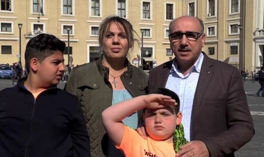 Família de Bashar Alsaqat. (Foto: Facebook)