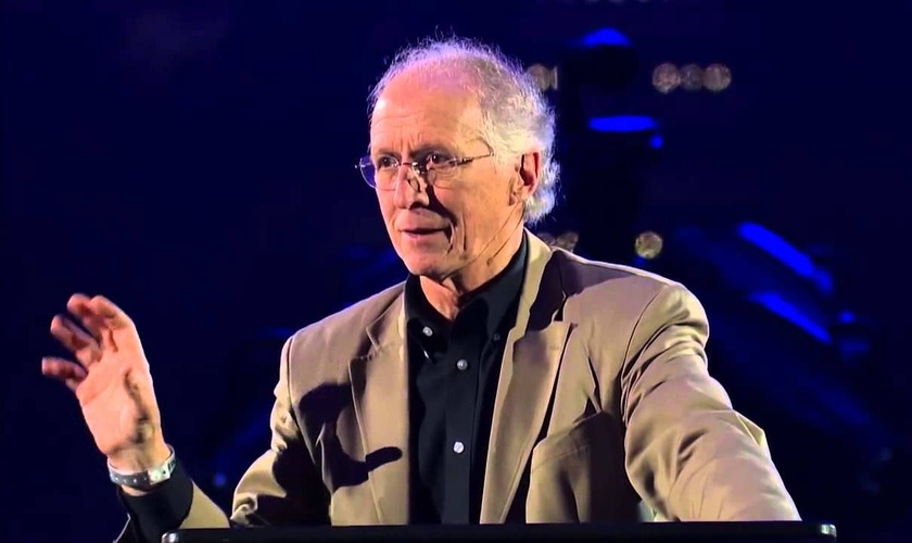 John Piper é pastor e professor da Escola de Teologia Bethlehem, nos EUA. (Imagem: Youtube)