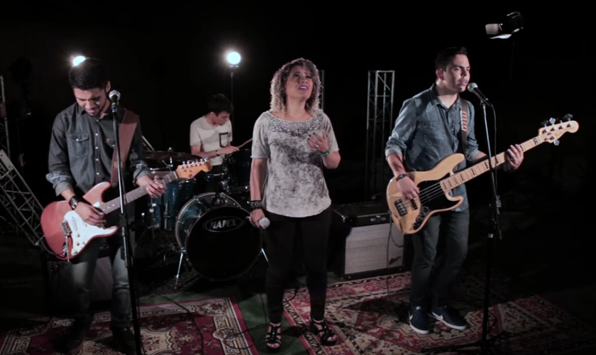 O clipe tem direção de Fábio Levi e produção de Daniel Santos. (Foto: Reprodução).