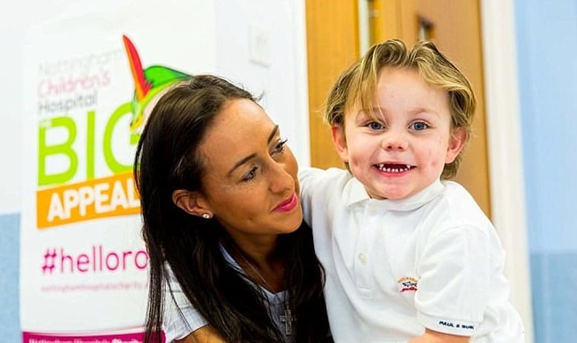 Roseann e seu filho John-Henry. (Foto: Newark Advertiser)