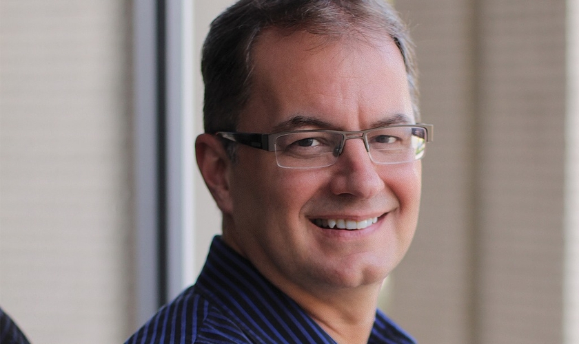 J. Lee Grady dirige uma organização cristã que leva Jesus para mulheres e meninas que sofrem abuso. (Foto: Reprodução).