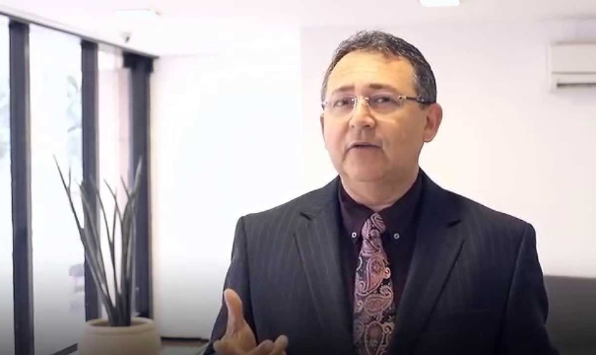 Pastor Sandro Fiuza. (Imagem: Youtube)