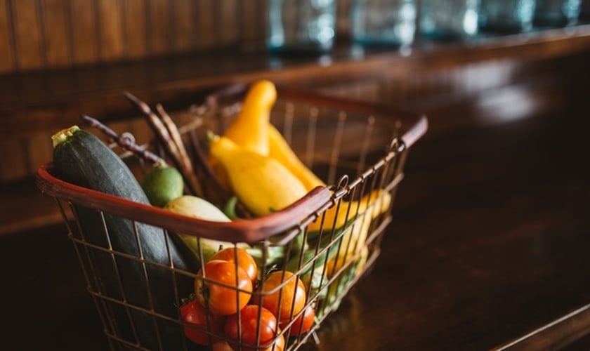 É preciso checar se os elementos corretos estão presentes na alimentação diária. (Foto: Reprodução)