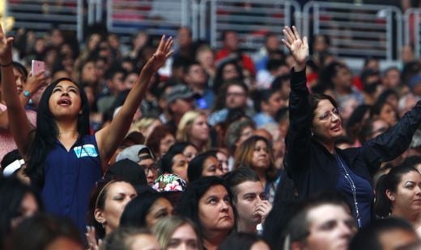 Mais de 2 mil pessoas indicaram a decisão de seguir a Jesus Cristo. (Foto: Sam Caravana/The Republic)