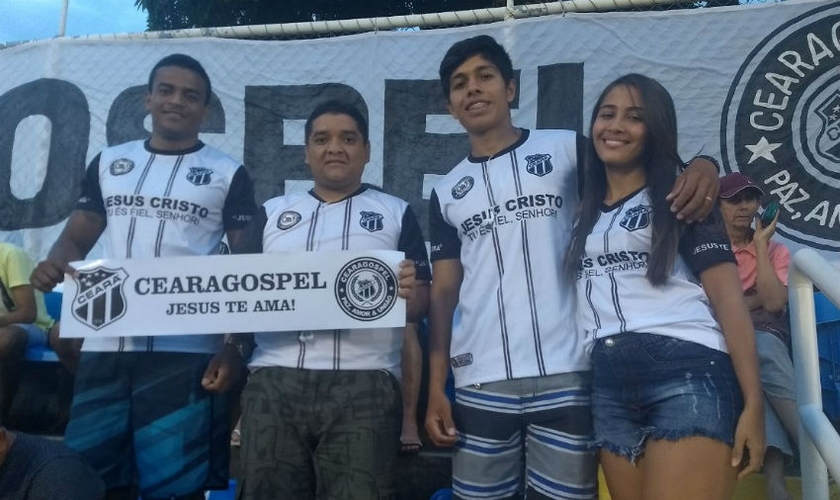 Além do comportamento diferenciado e da cultura de paz, os membros procuram levar faixas com dizeres cristãos. (Foto: Arquivo Pessoal).