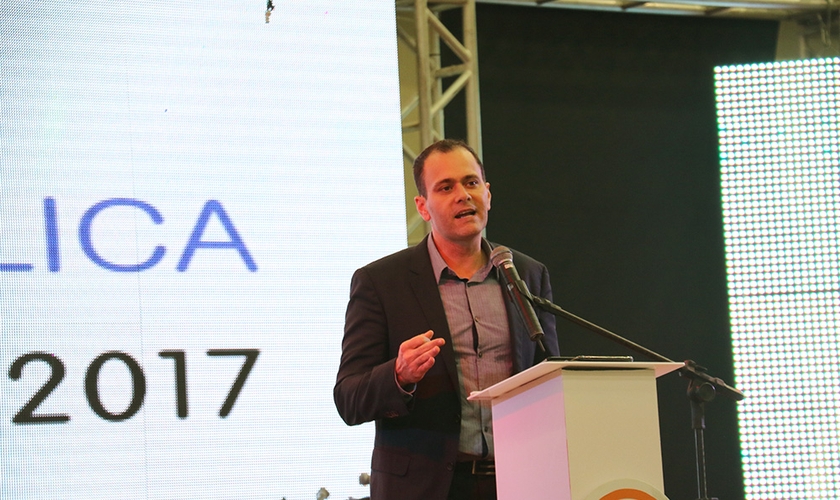 Pastor Fabrício Miguel, líder da Comunidade das Nações Fortaleza, na abertura da Expoevangélica. (Foto: Guiame/Marcos Paulo Corrêa)