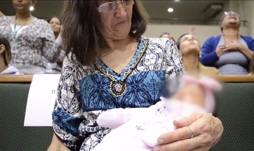 Doze bebês foram consagrados a Deus durante um evento especial. (Foto: Lagoinha).