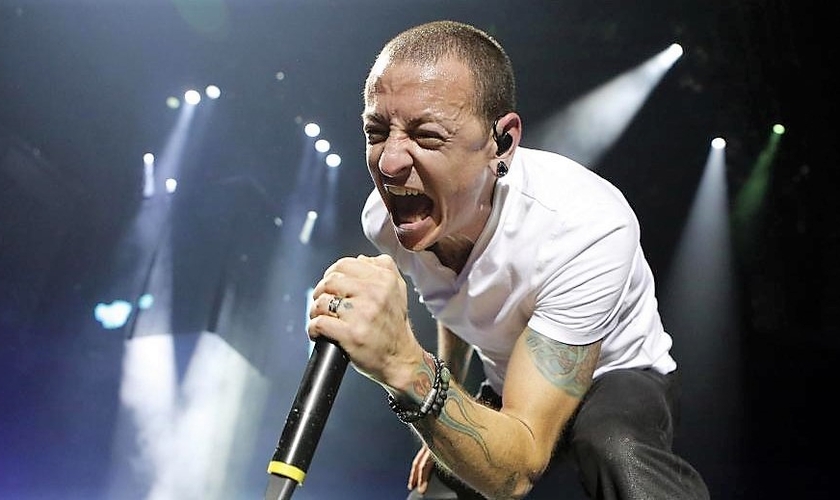 Chester Bennington cometeu suicídio. (Foto: The Sun)