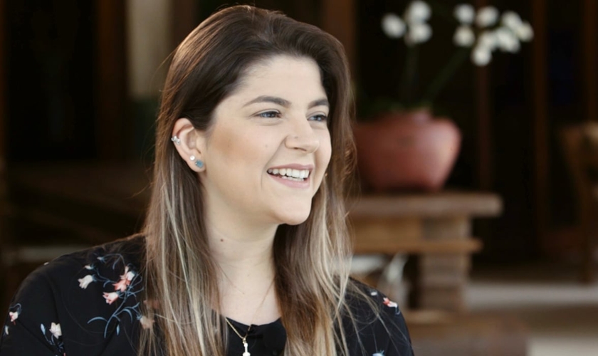Laura Souguellis é cantora cristã e ministra tanto dentro como fora do Brasil. (Foto: Reprodução).