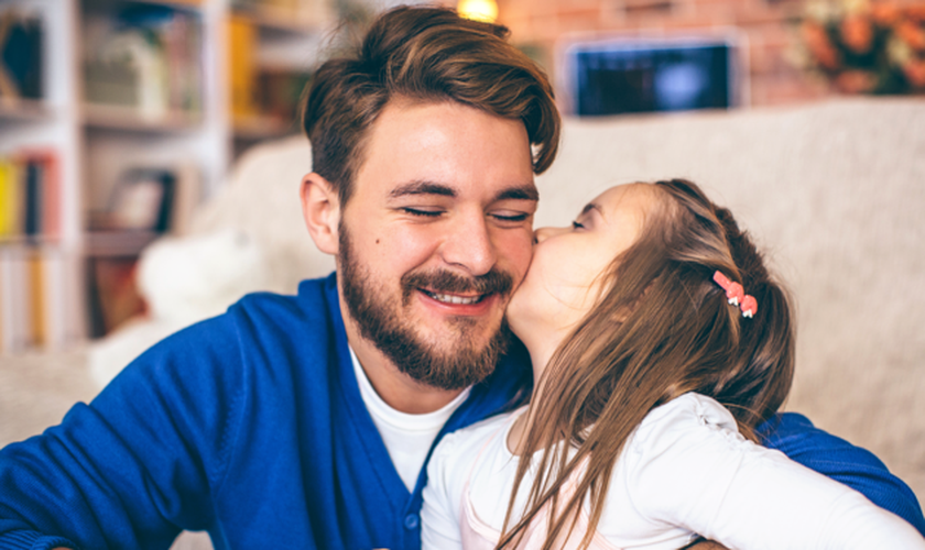 A honra que o filho deve ao pai revelará quem ele de fato será no futuro. (Foto: iStock.com/svetikd)