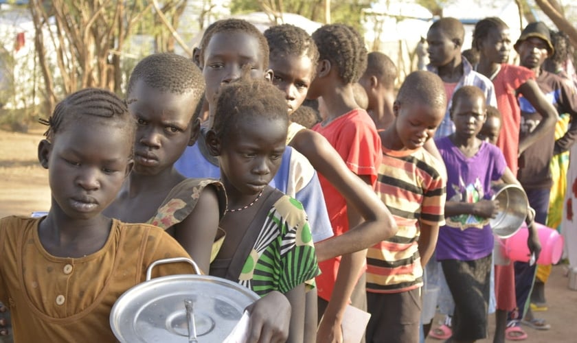 As crianças refugiadas do Sudão sobrevivem com muitas dificuldades. (Foto: Visão Mundial / Lucy Murunga).