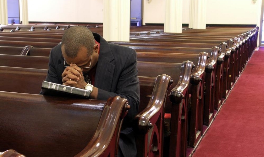 A pesquisa mostrou que 53% do Reino Unido se considera "sem religião". (Foto: Reprodução).