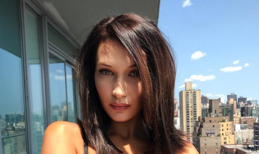 Entre as famosas que se tornaram adeptas do blunt está a top americana Bella Hadid. (Foto: Reprodução/Instagram/bellahadid)