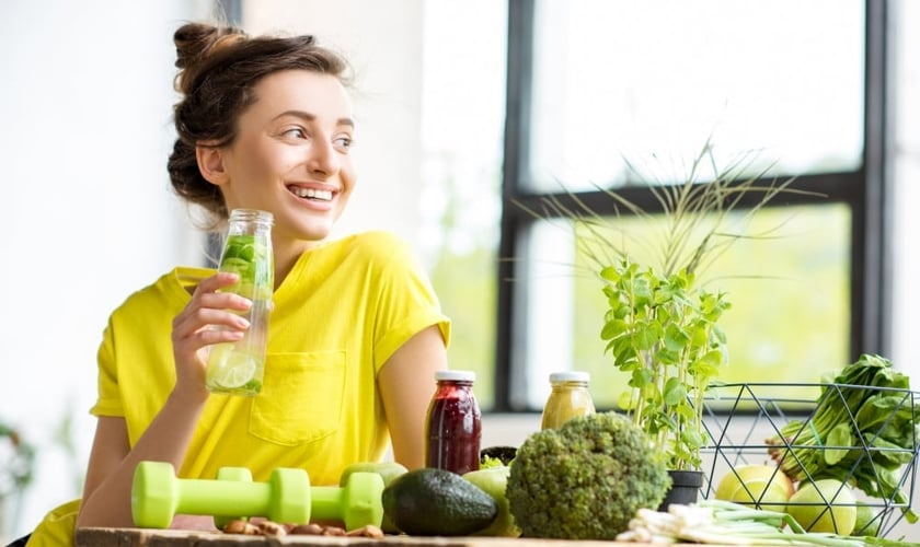 Conheça sinais de que você está desidratada. (Foto: RossHelen/Thinkstock/Getty Images)