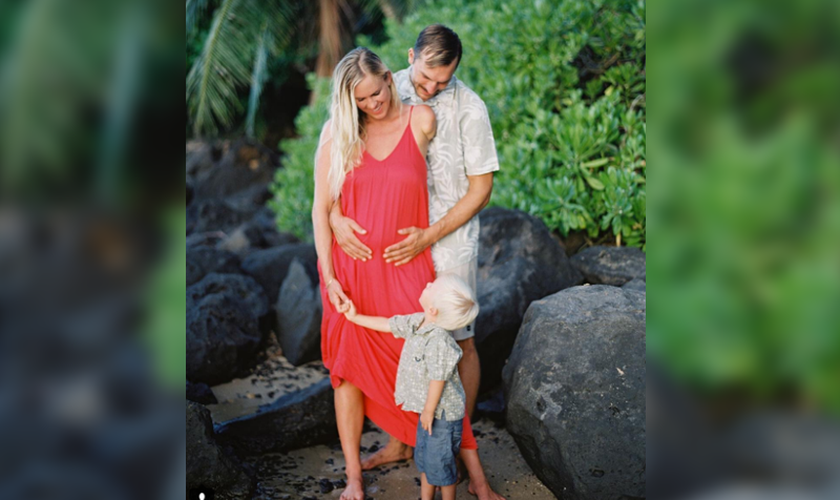 Bethany está esperando por mais um filho de seu marido Adam. (Foto: Reprodução / Instagram).