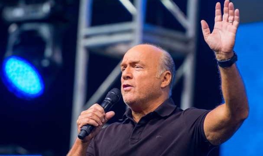 Greg Laurie é pastor da igreja Harvest Christian Fellowship, em Riverside, Califórnia. (Imagem: Youtube)
