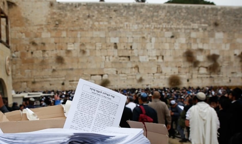 Oração por chuva no Muro das Lamentações, devido à seca em Israel. (Foto: Yechiel Gurfein/TPS)