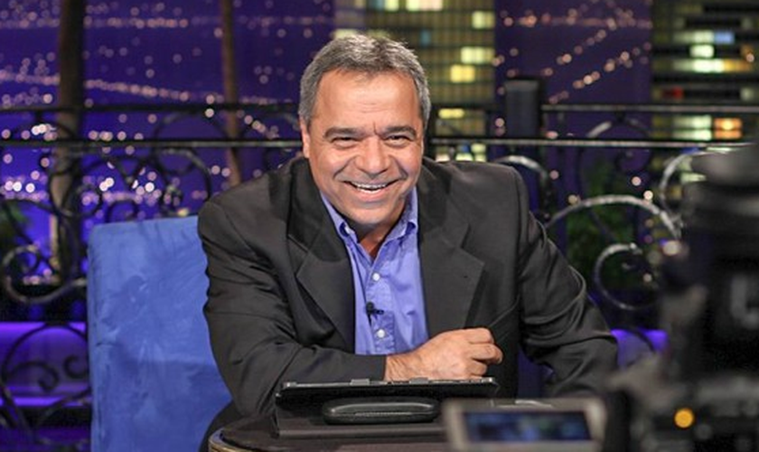 Reza Safa é pastor e fundador da rede cristã TBN Nejat Television. (Foto: Reprodução).