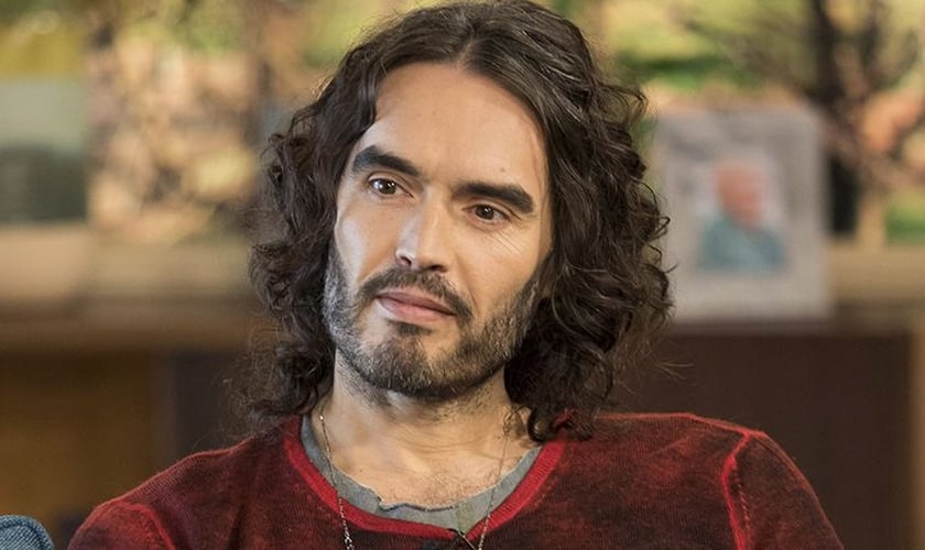 Russell Brand é ator e escritor. (Foto: The Net Worth Portal)