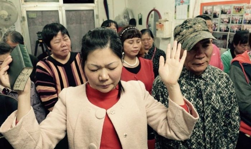 Cristãos participam de culto na China. (Foto: China Aid)