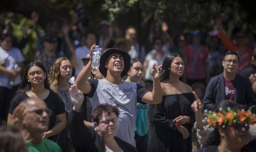 Mais de 500 cristãos se reuniram em frente ao Parlamento da Nova Zelândia. (Foto: Robert Kitchin/Stuff)