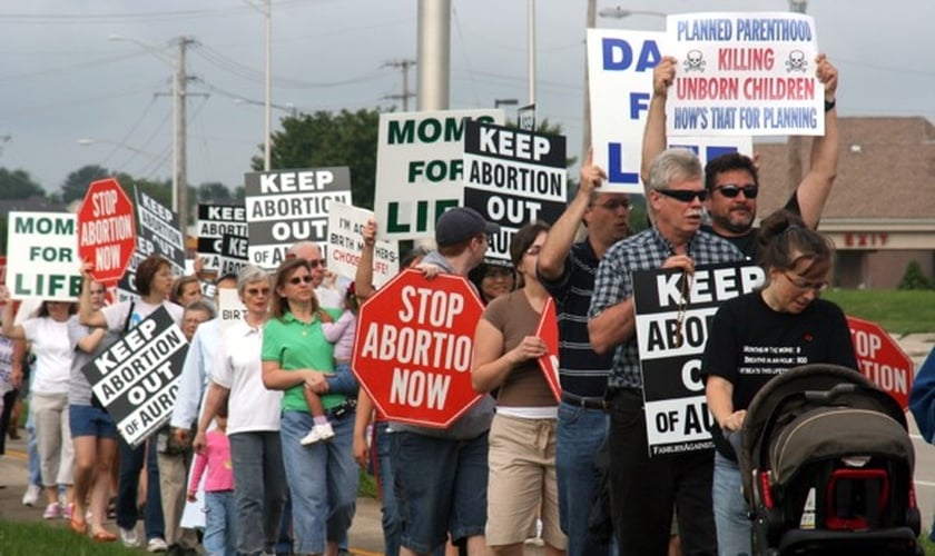 Militantes pró-vida participam de protesto contra o aborto, nos EUA. (Foto: Pro-Life Action League)