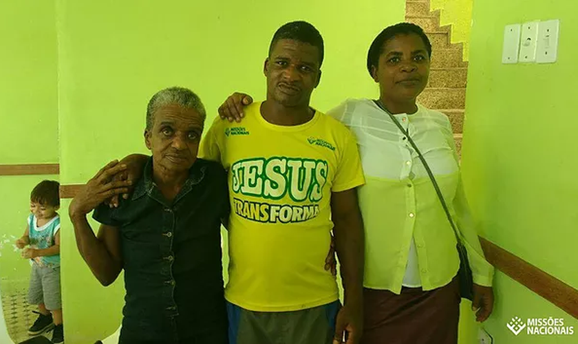 George pôde finalmente reencontrar sua mãe, a qual não via há décadas. (Foto: Missões Nacionais).