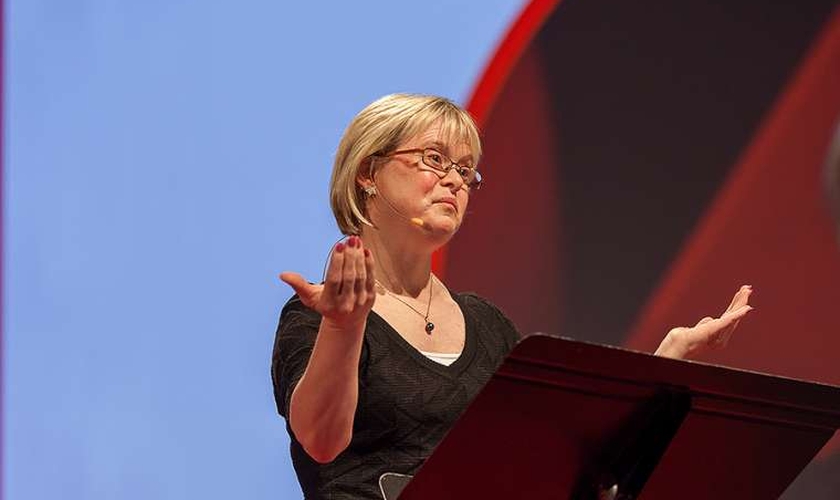 Karen Gaffney falando sobre sua história no TedX em Portland, nos EUA. (Foto: Toto Vo/Flickr)