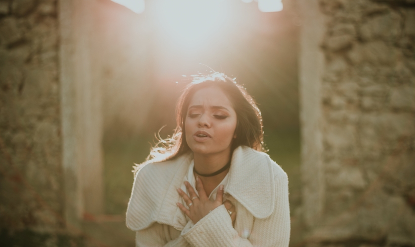 Além de poder ouvir as canções nas plataformas, o público pode conferir o clipe da música “Amor Inexplicável”. (Foto: Divulgação).